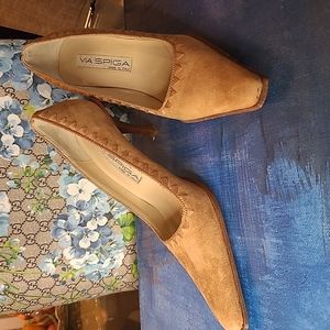 Via Spiga Suede leather 3" pump embroidery derails so classy NWT